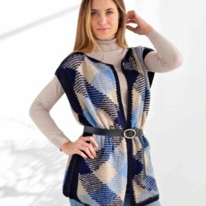 Stickad väst med "planned colour pooling" - Garnpaket